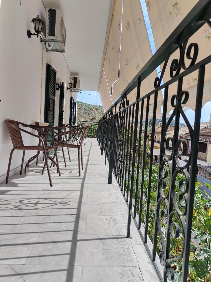 Vacation House In Stroggili Agios Ioannis Peristerion Exterior foto